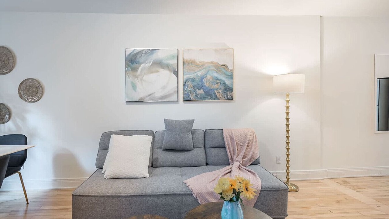 Photo of Livingroom in Golden Square Mile