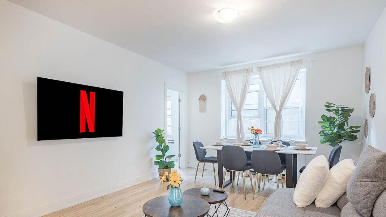 Photo of Livingroom in Golden Square Mile
