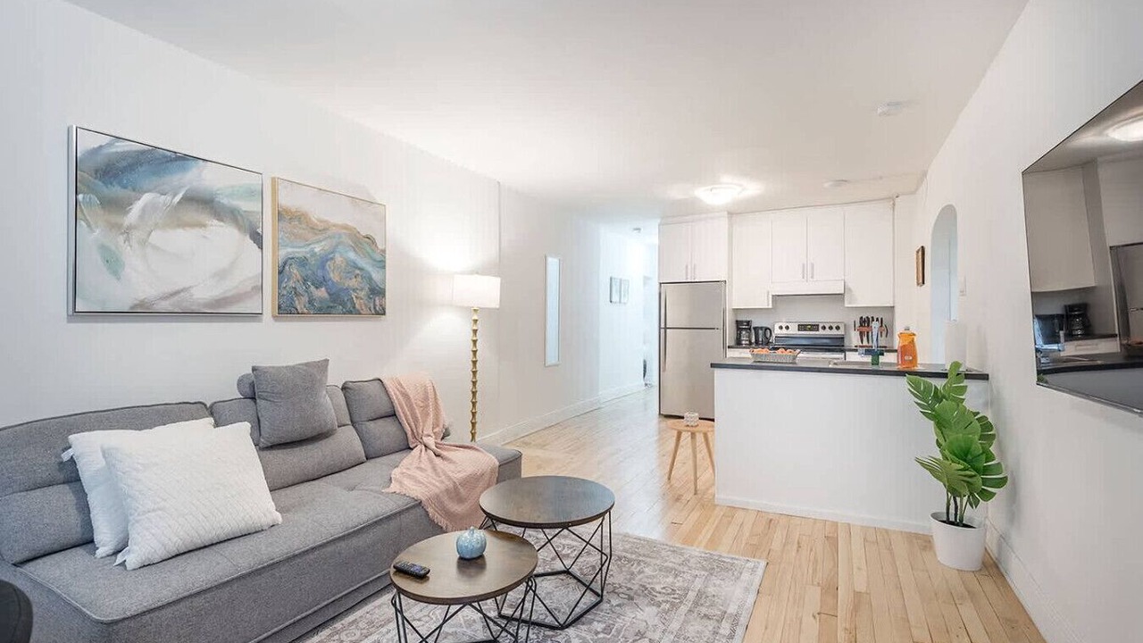 Photo of Livingroom in Golden Square Mile