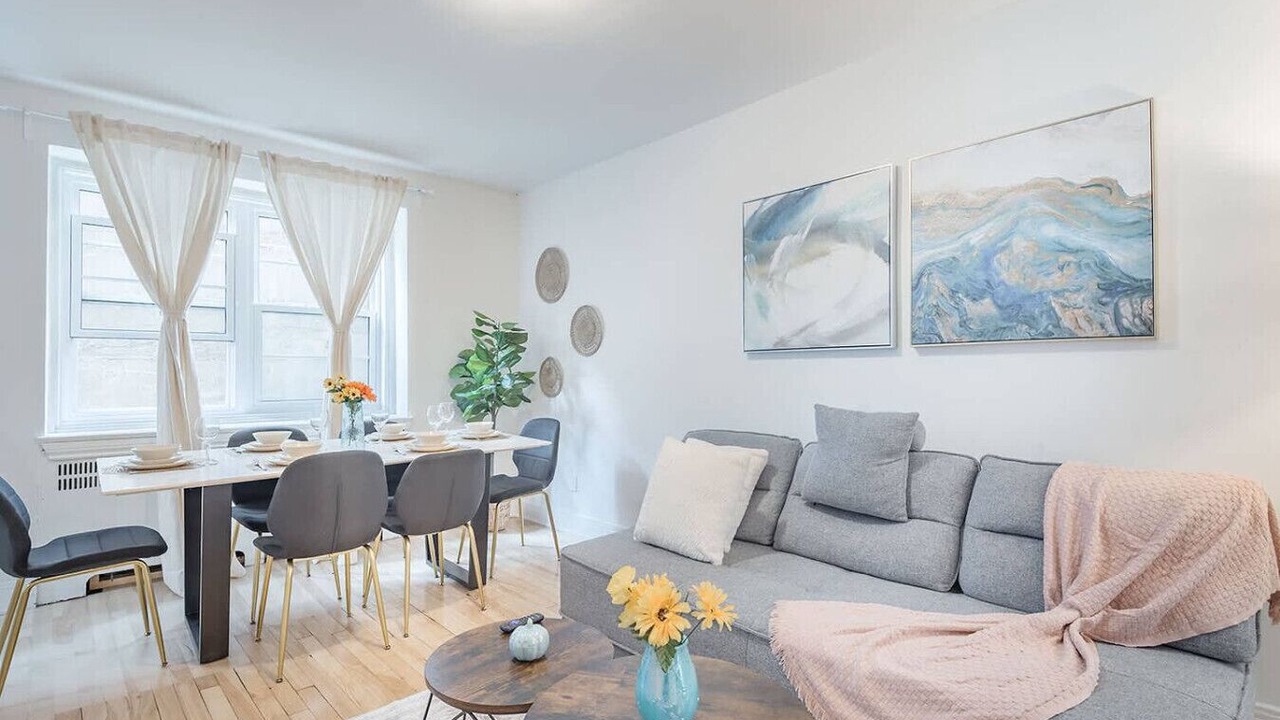 Photo of Livingroom in Golden Square Mile