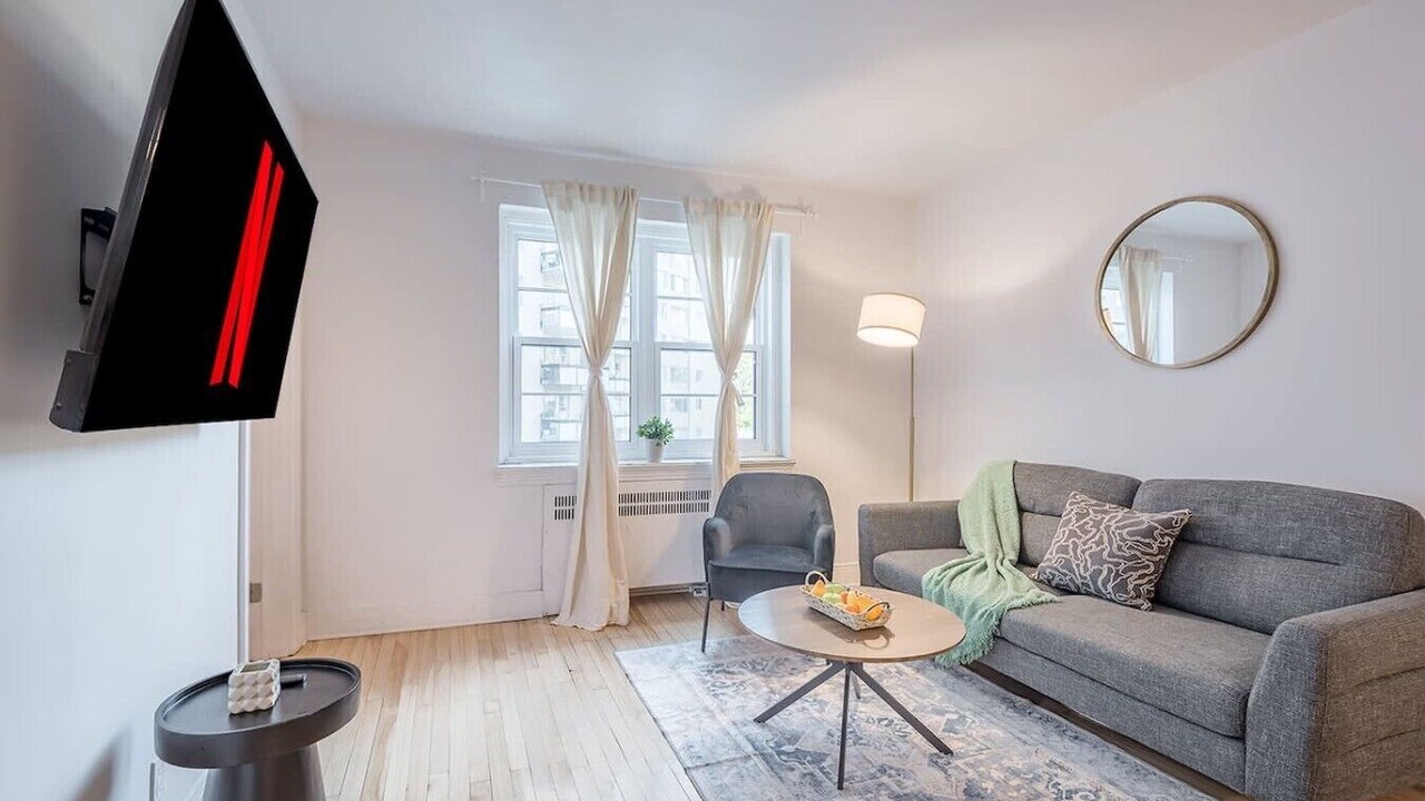 Photo of Livingroom in Golden Square Mile