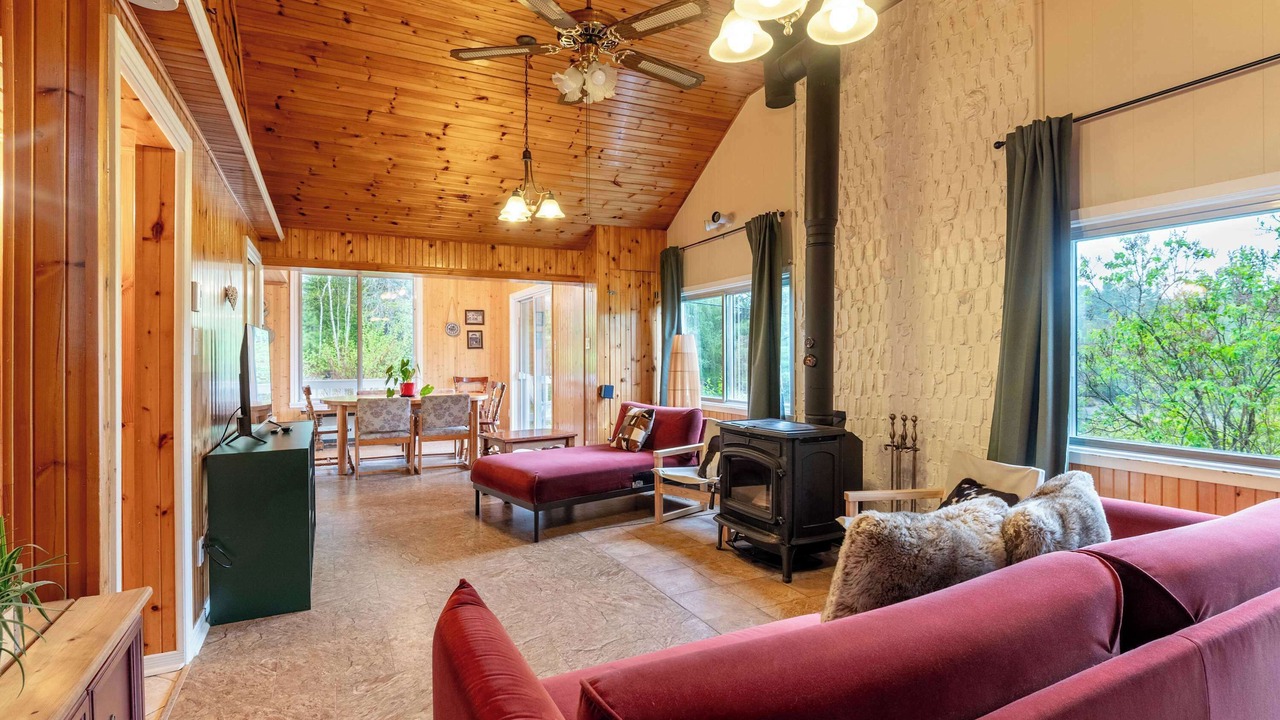 Photo of Livingroom in Chertsey