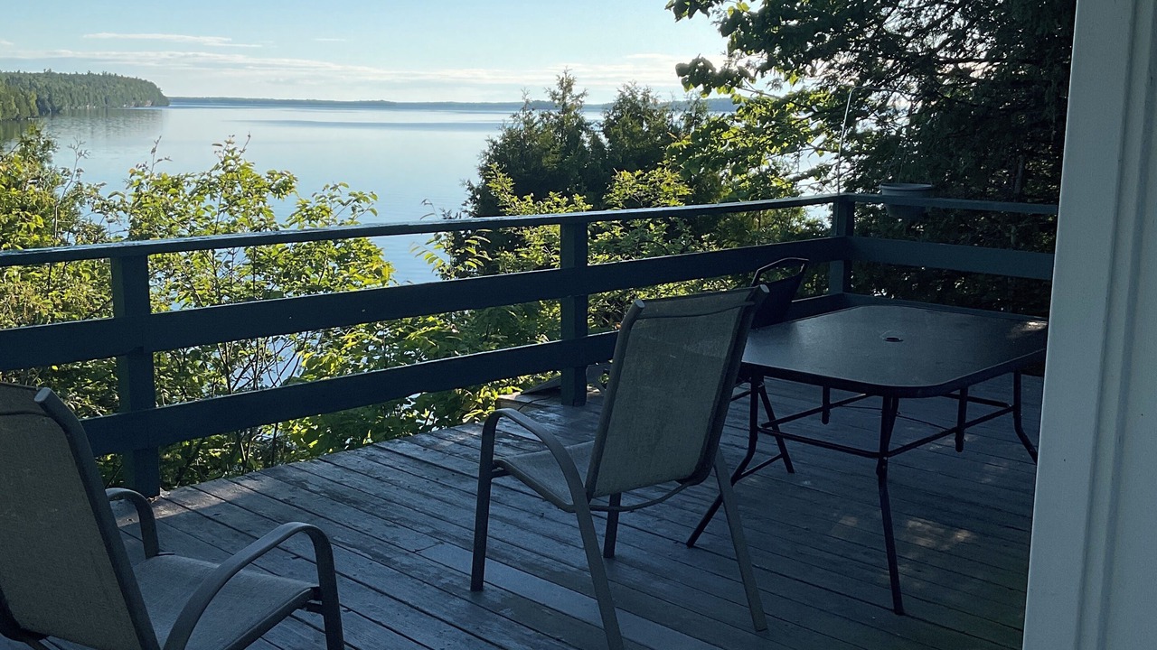 Photo of Patio Balcony in Manitoulin District