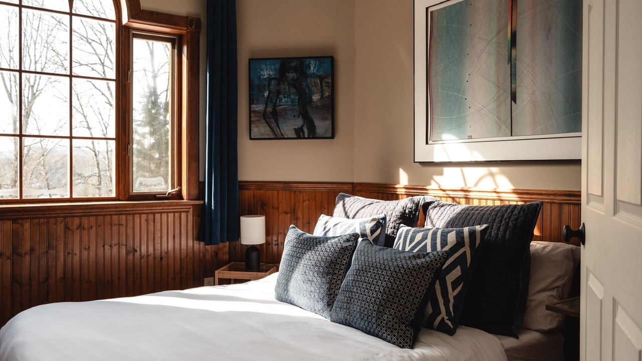 Photo of Bedroom in Lac-des-Seize-Iles