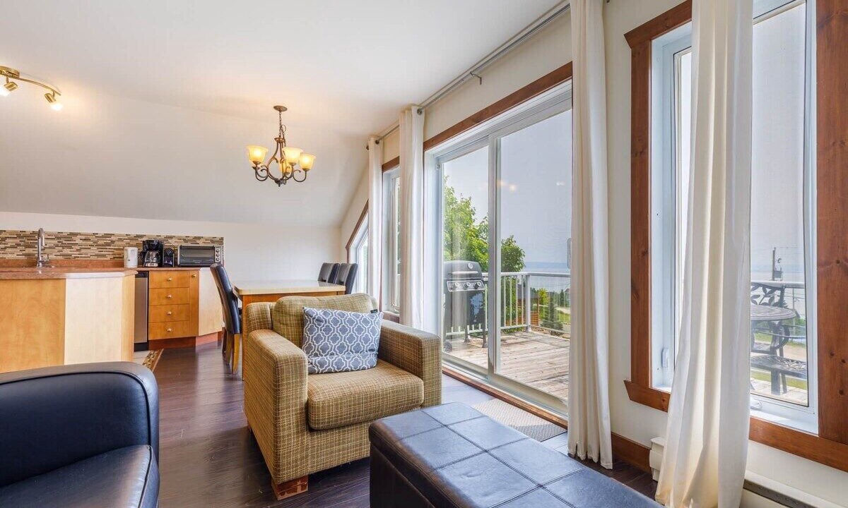 Photo of Livingroom in Petite-Riviere-Saint-Francois