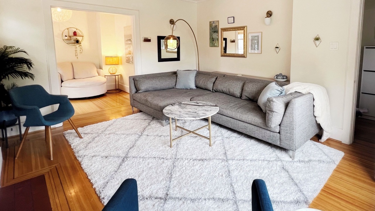 Photo of Livingroom in Riley Park-Little Mountain