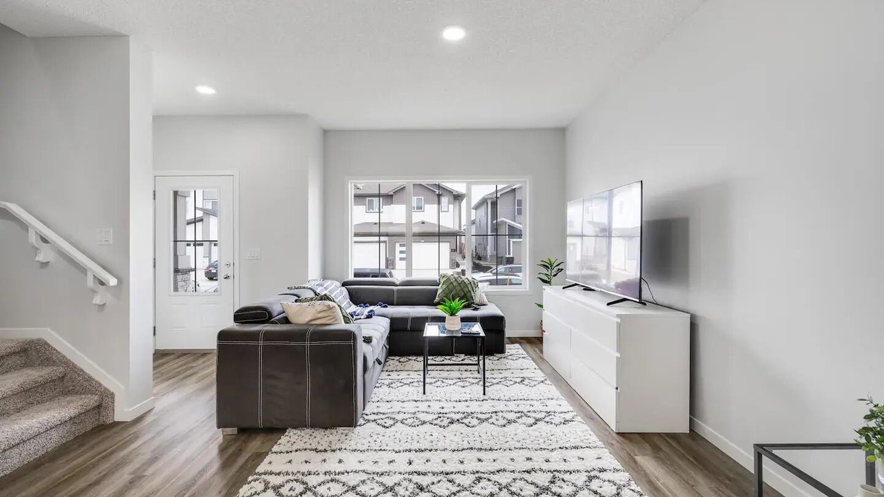 Photo of Livingroom in Southeast Edmonton