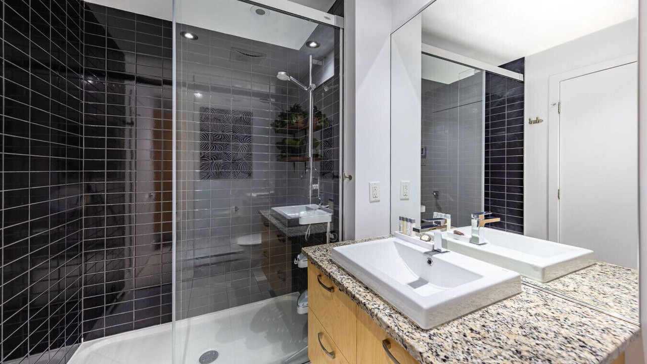 Photo of Bathroom in Vieux-Quebec-Cap-Blanc-colline Parlementaire