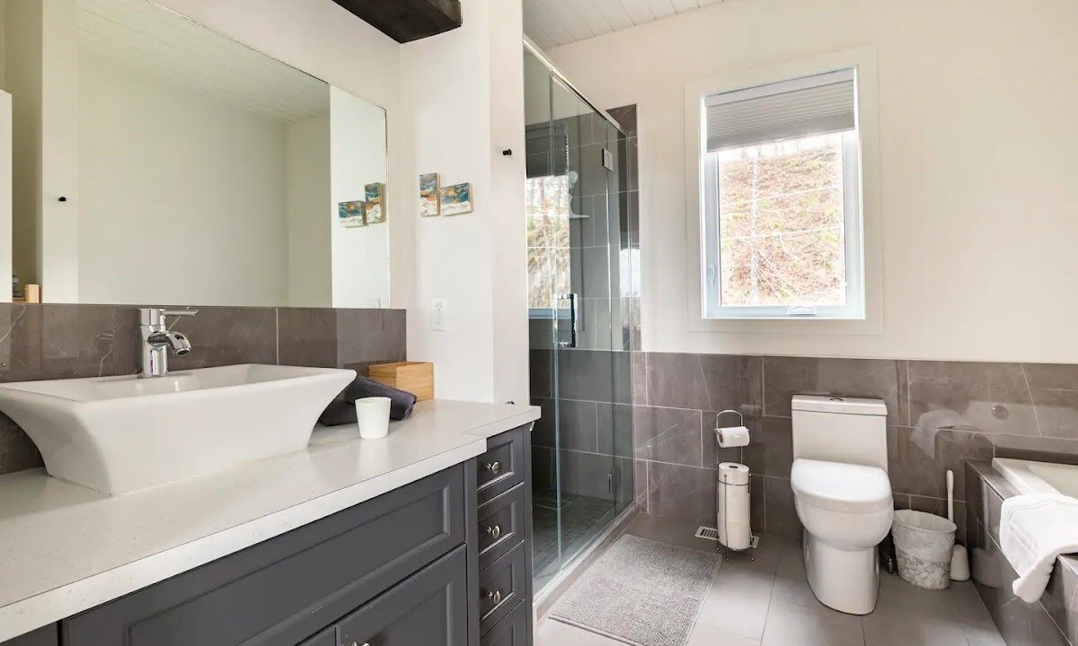 Photo of Bathroom in Brebeuf