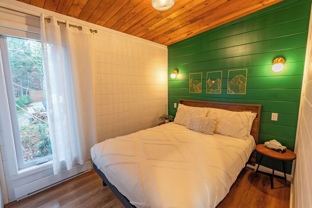 Photo of Bedroom in Adstock