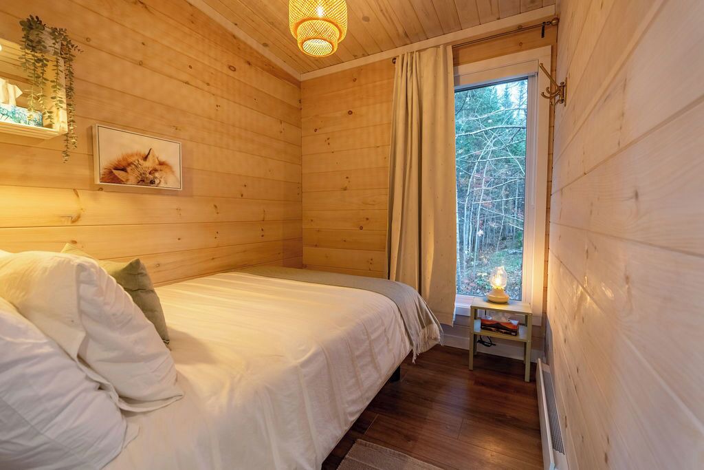 Photo of Bedroom in Adstock