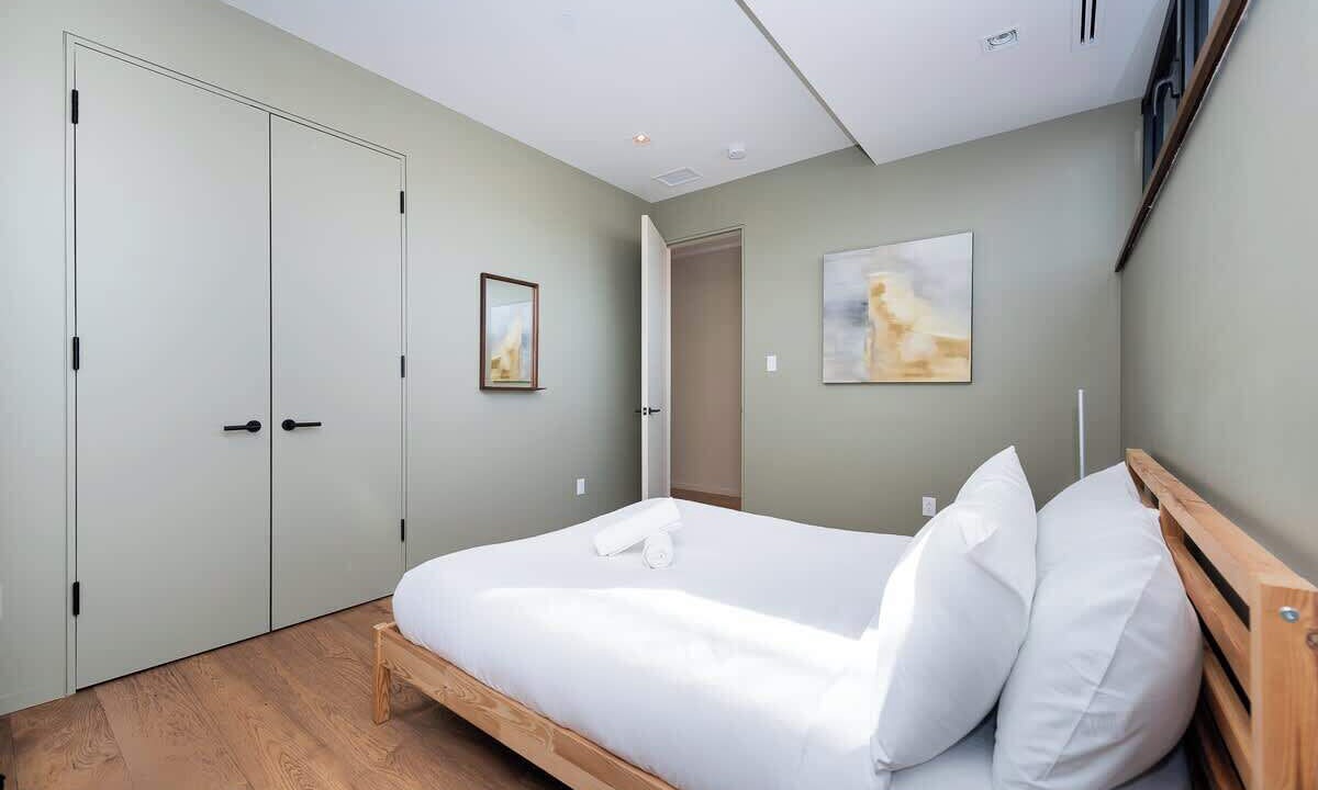Photo of Bedroom in La Petite-Patrie