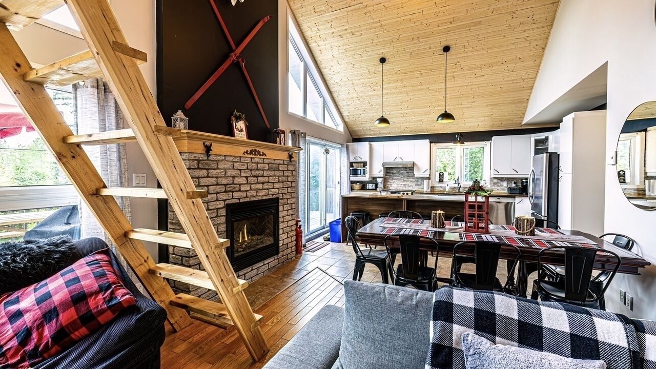 Photo of Livingroom in Chertsey