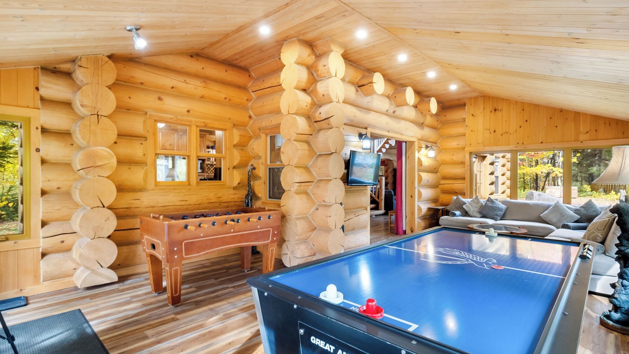 Photo of Bedroom in Fiddler Lake Resort