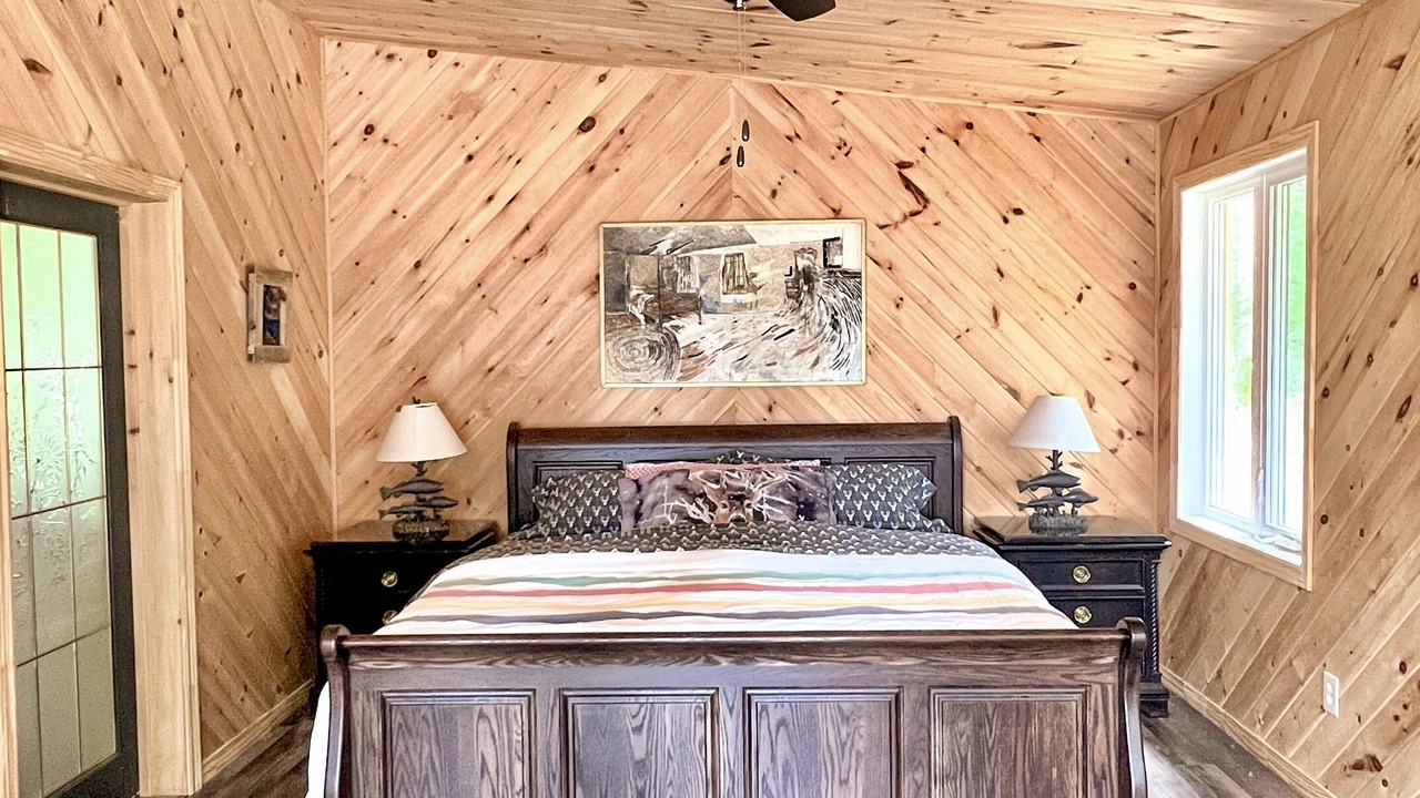 Photo of Bedroom in River Valley