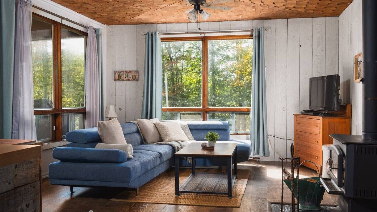 Photo of Livingroom in Chertsey