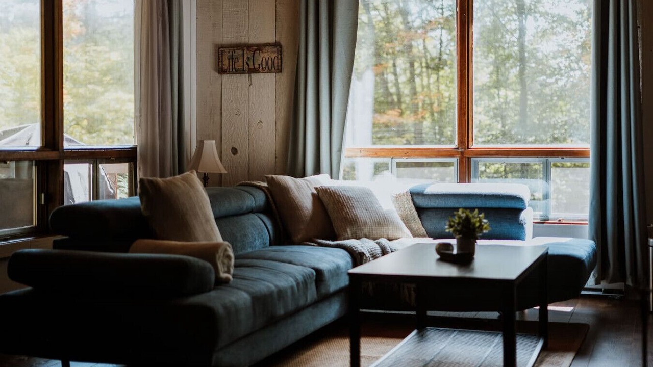 Photo of Livingroom in Chertsey
