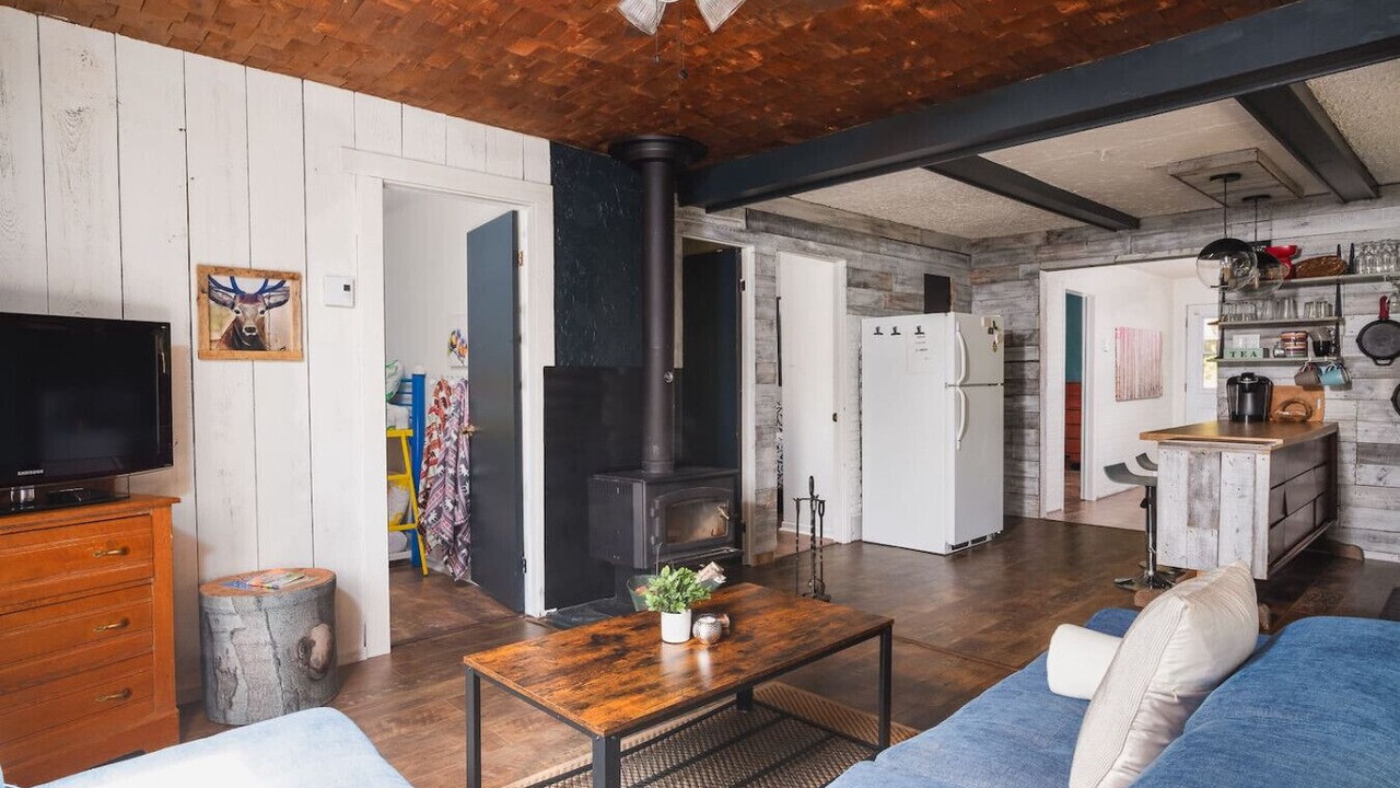 Photo of Livingroom in Chertsey