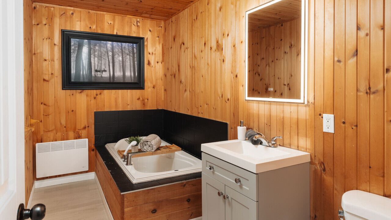 Photo of Bathroom in Saint-Alexis-des-Monts