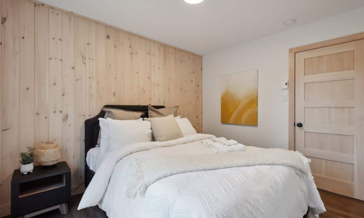 Photo of Bedroom in Petite-Riviere-Saint-Francois