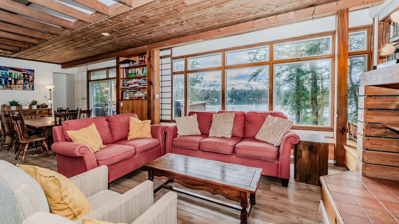 Photo of Livingroom in Muskoka Lakes