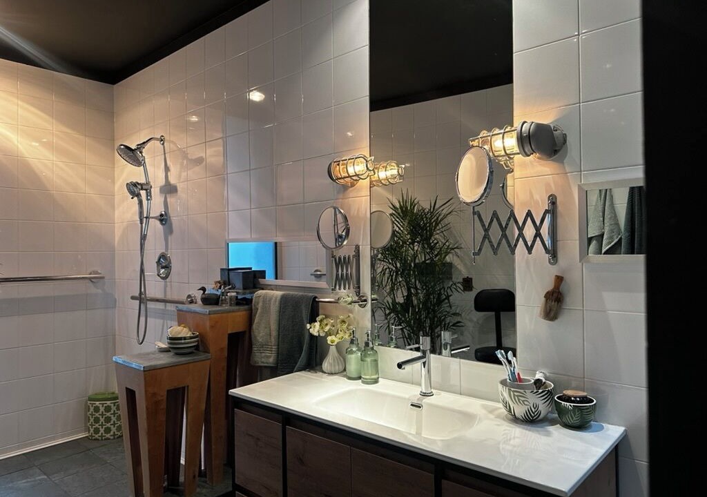 Photo of Bathroom in Ville-Marie