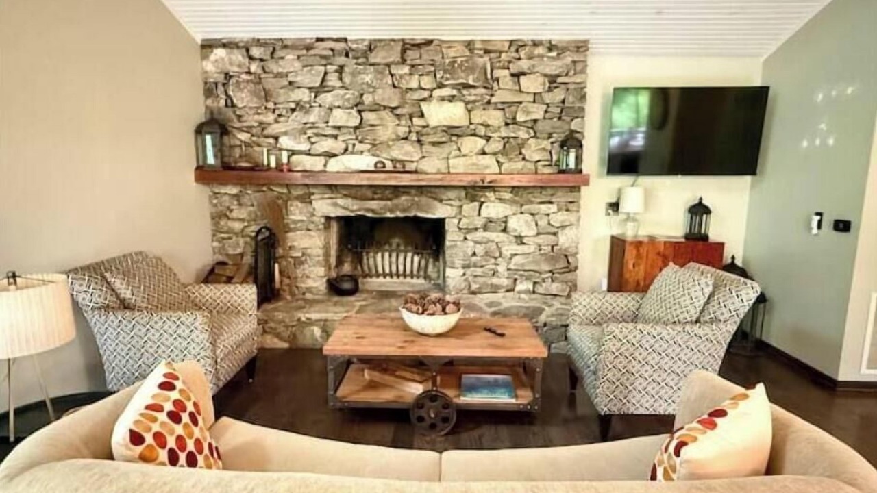 Photo of Livingroom in Chertsey