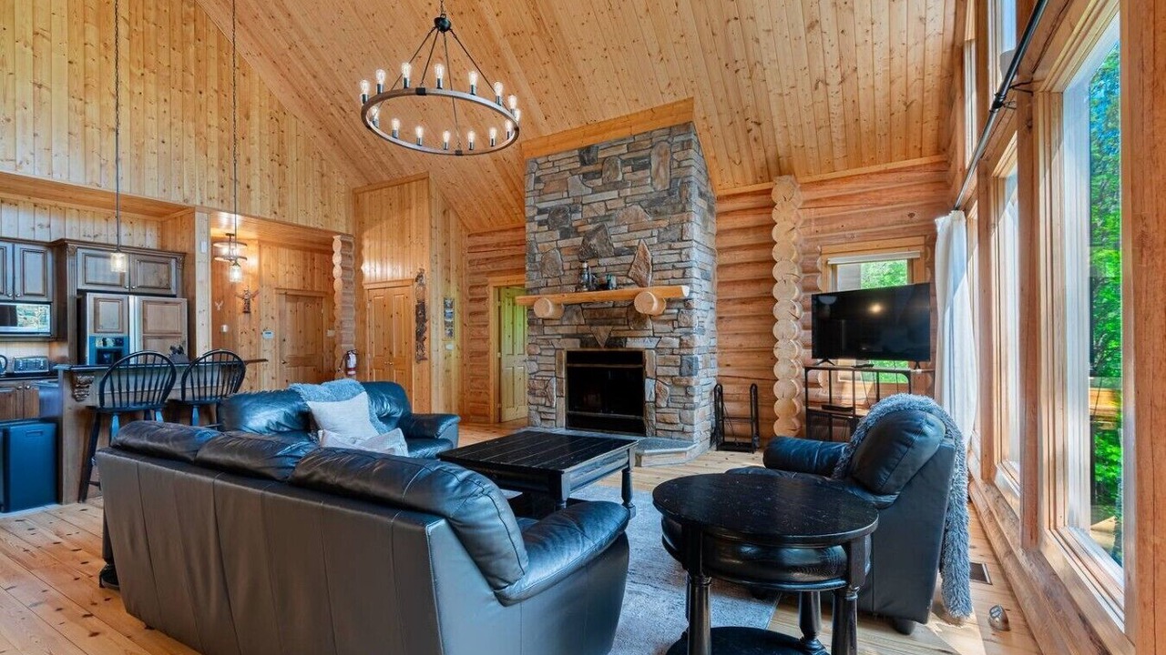 Photo of Livingroom in Fiddler Lake Resort