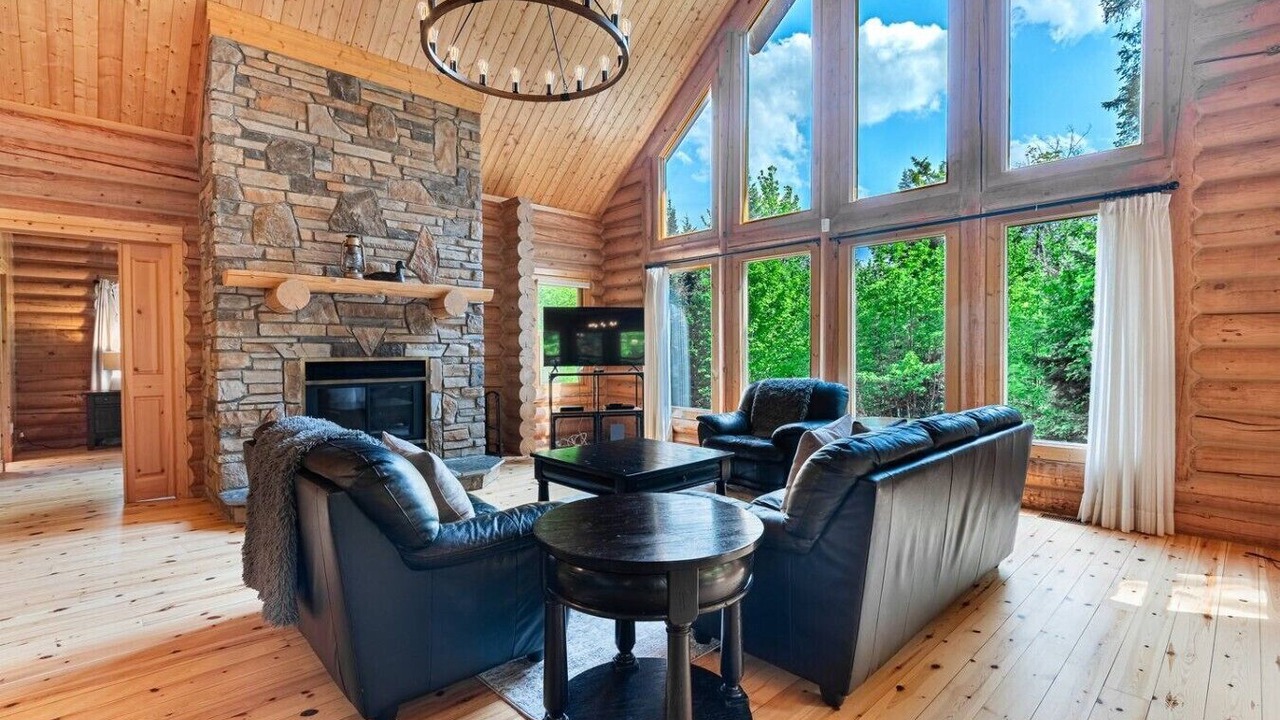 Photo of Livingroom in Fiddler Lake Resort