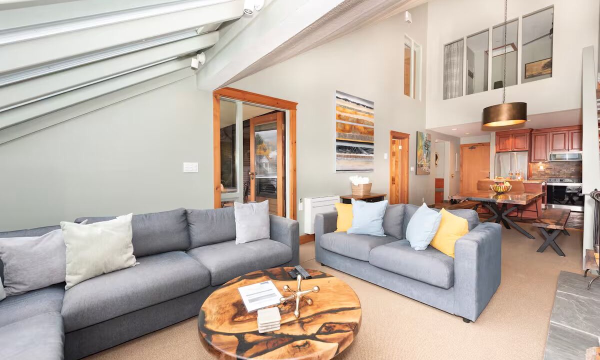 Photo of Livingroom in Whistler Village