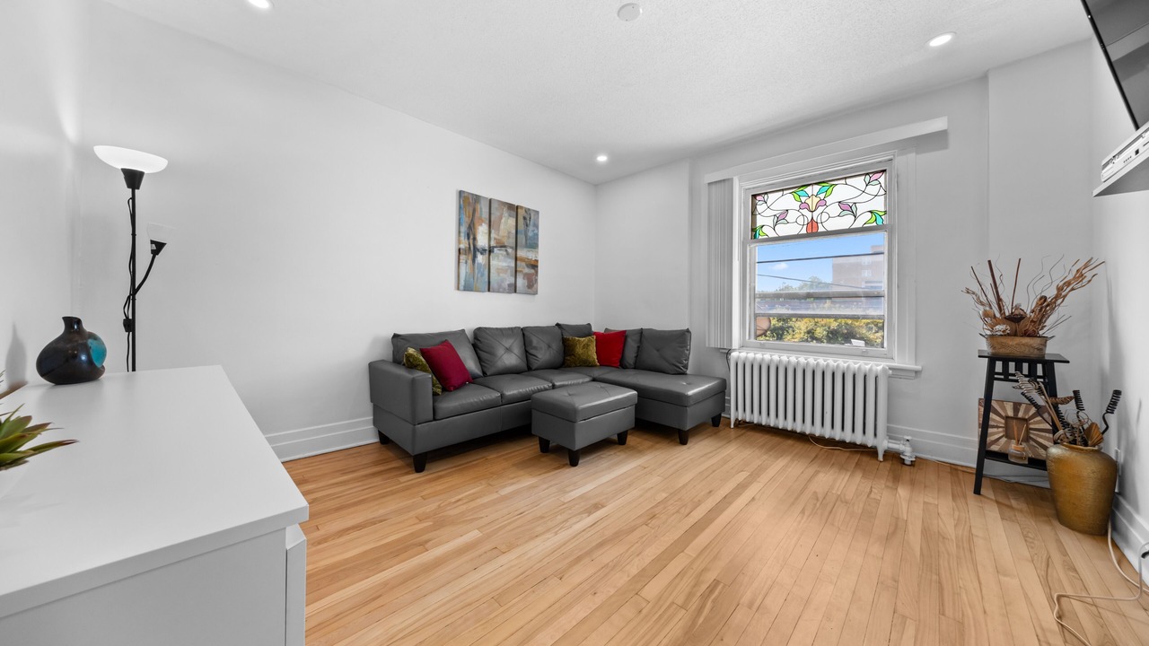 Photo of Livingroom in Old Ottawa East