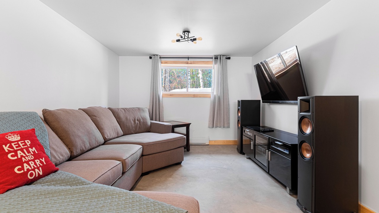 Photo of Livingroom in Amherst