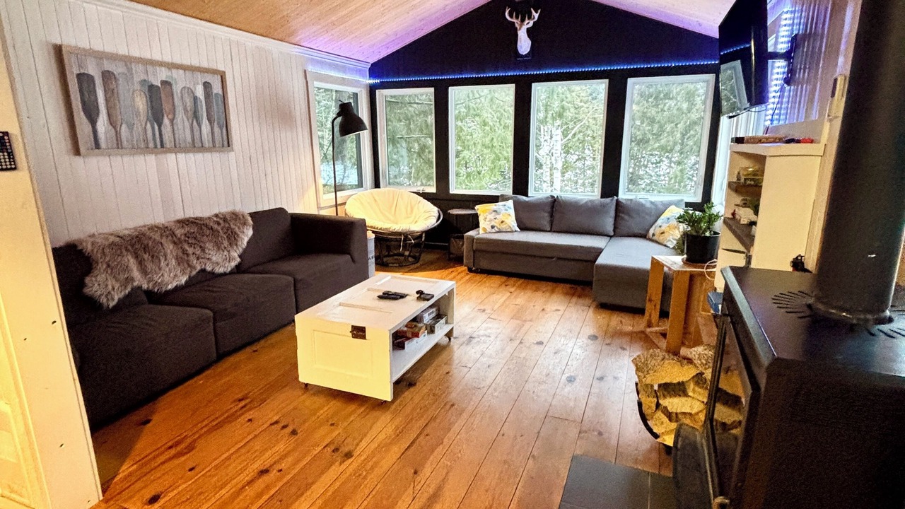 Photo of Livingroom in Amherst