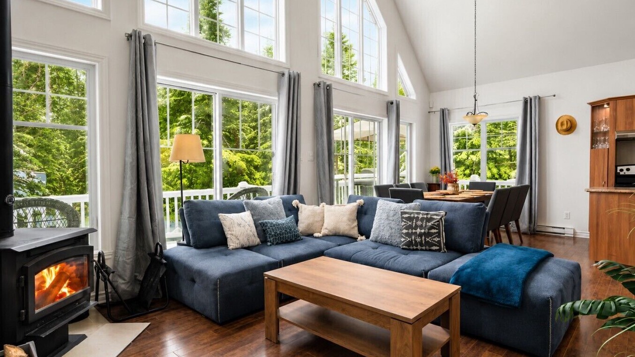 Photo of Livingroom in Val-des-Lacs