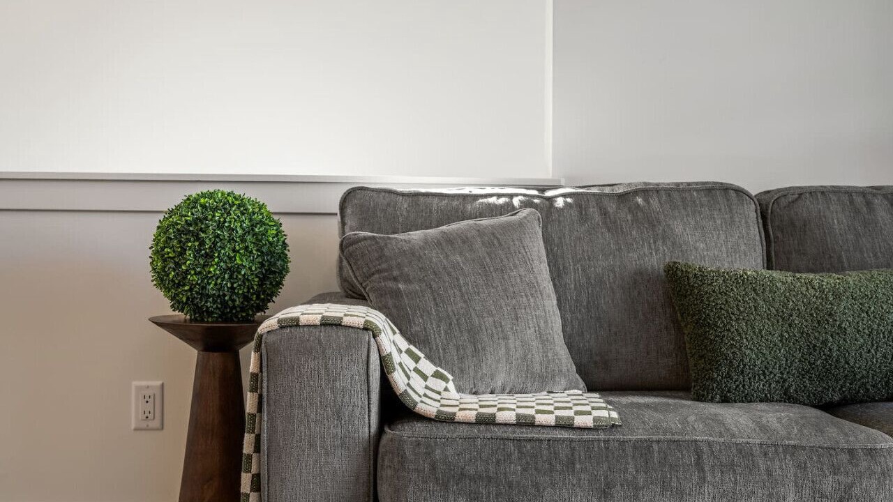 Photo of Livingroom in Springbank Hill