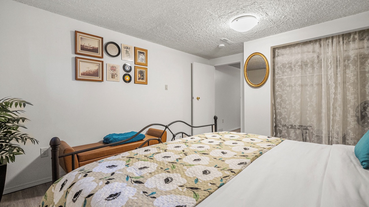 Photo of Bedroom in Forest Lawn