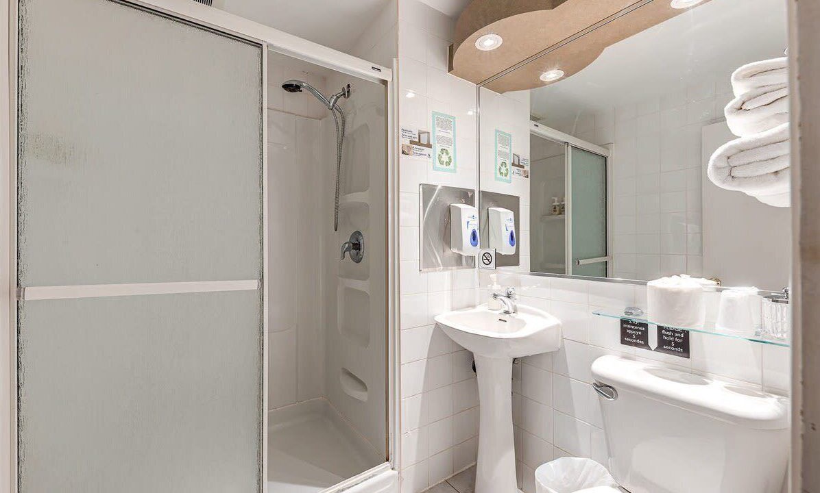 Photo of Bathroom in Vieux-Quebec-Cap-Blanc-colline Parlementaire