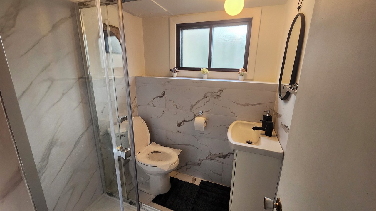 Photo of Bathroom in Dollard-des-Ormeaux