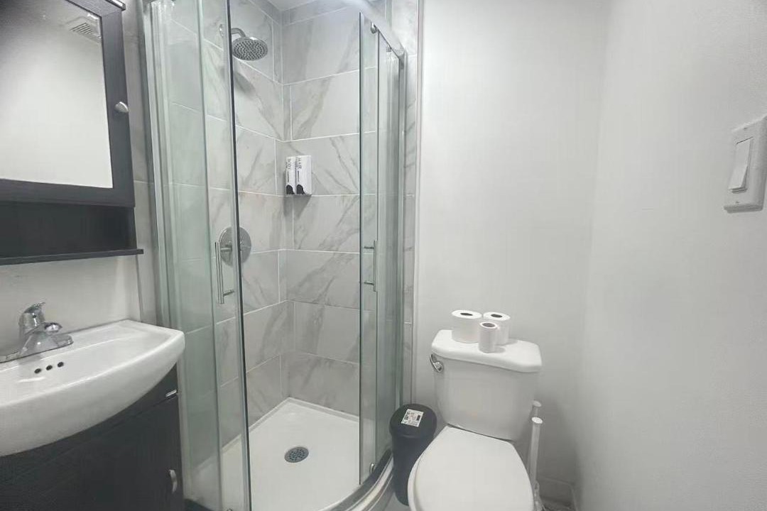 Photo of Bathroom in Cote-Des-Neiges—Notre-Dame-De-Grace
