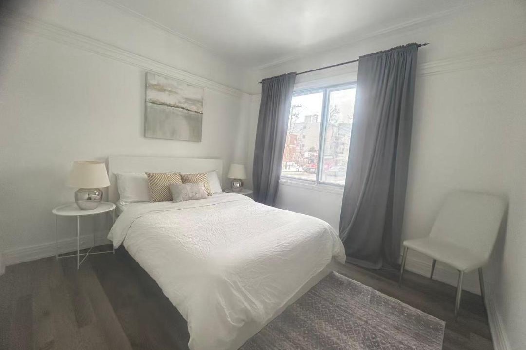 Photo of Bedroom in Cote-Des-Neiges—Notre-Dame-De-Grace