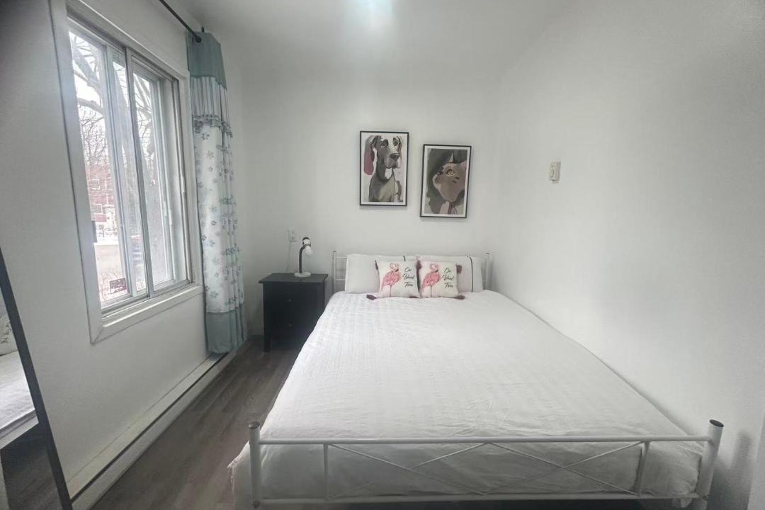 Photo of Bedroom in Cote-Des-Neiges—Notre-Dame-De-Grace