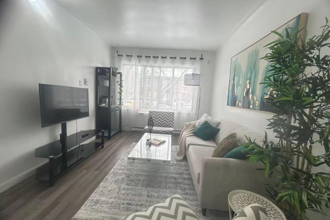 Photo of Livingroom in Cote-Des-Neiges—Notre-Dame-De-Grace