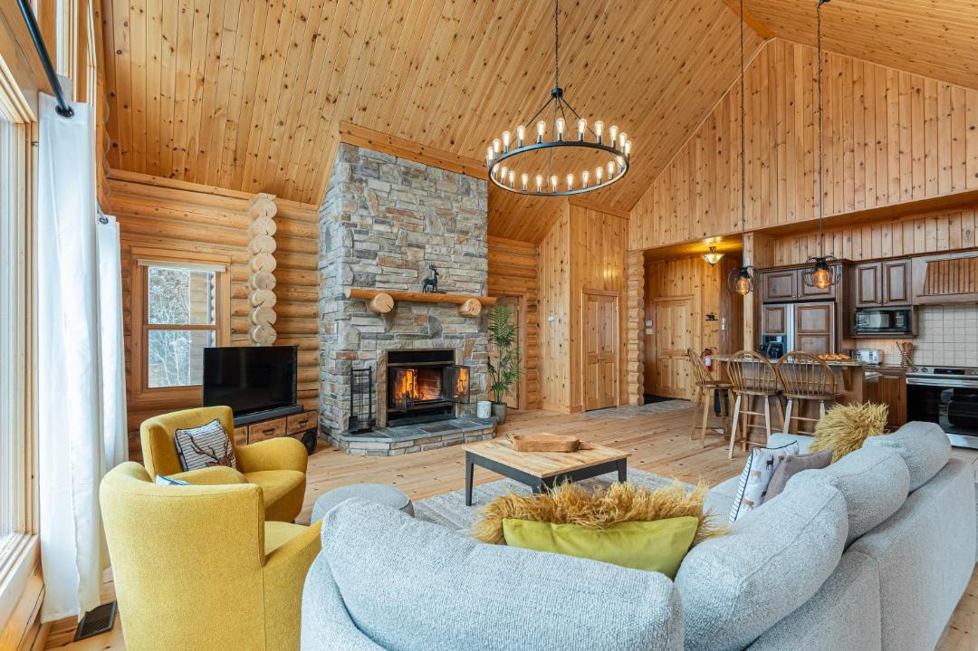 Photo of Livingroom in Fiddler Lake Resort
