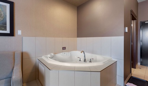 Suite, 1 King Bed, Non Smoking, Jetted Tub (with Sofabed)