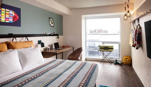 Room, 1 King Bed, Hearing Accessible (Roll-in Shower)