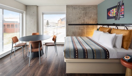 Studio, 1 King Bed, Kitchenette (Dining Area)