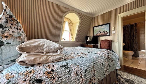 Kenneth Room