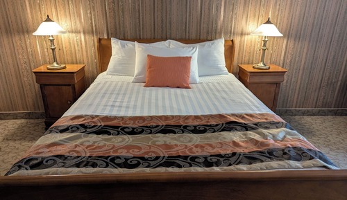 Economy Room, 1 Queen Bed