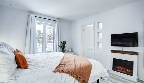 Deluxe Room, 1 King Bed, Non Smoking, Private Bathroom