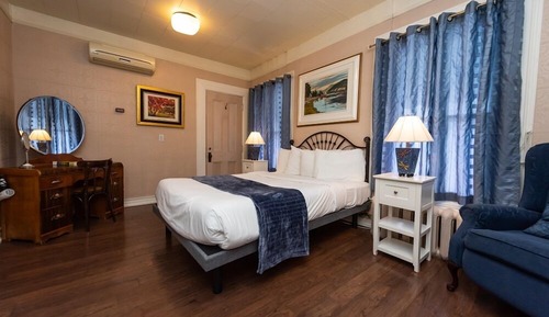 Comfort Room, 1 Queen Bed